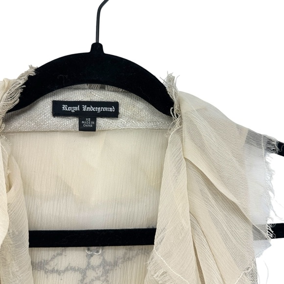 Royal Underground Lace and Linen Embellished Vest - Picture 3 of 8